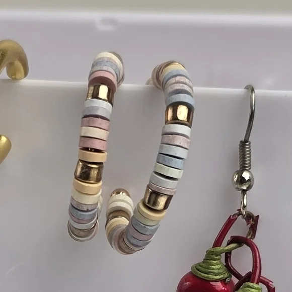 Small‎ Hoop Earrings Lavender Purple - Picture 3 of 3